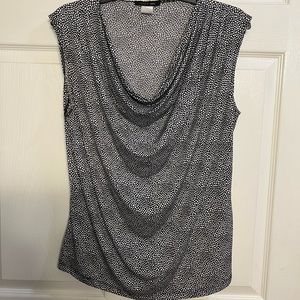 The ideal top for office attire